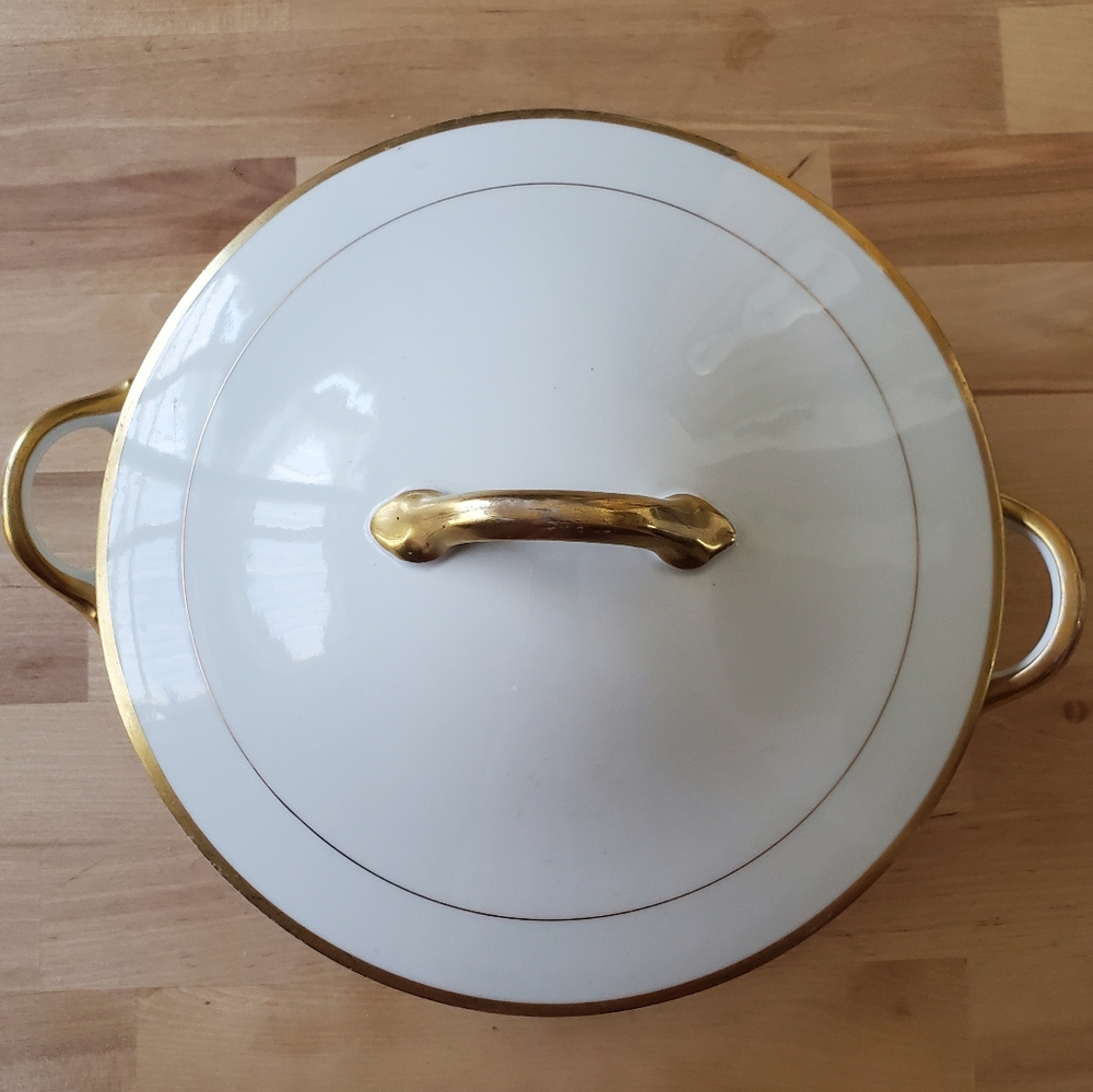 Elegant White and Gold Lidded Serving Dish. Made In Japan